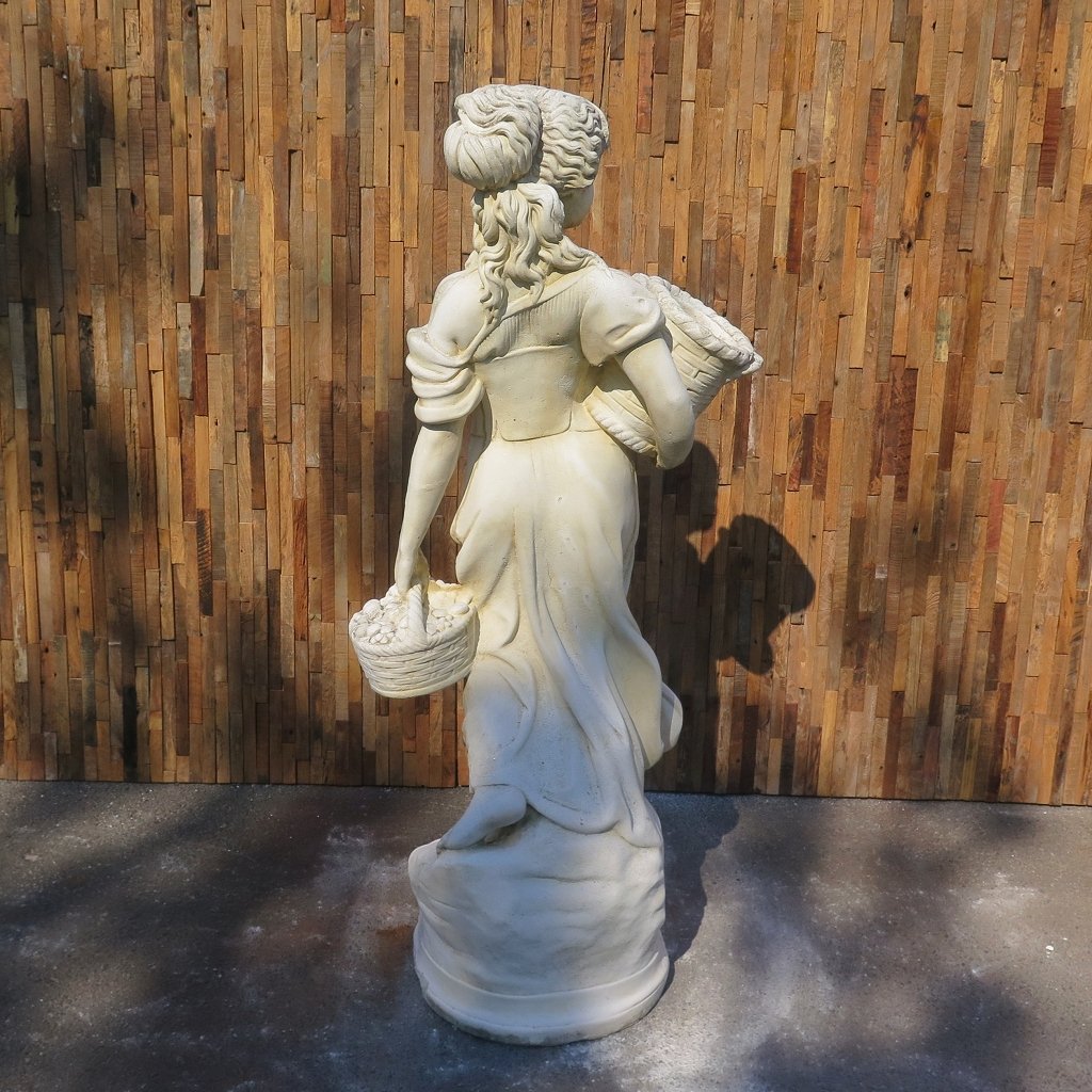 Wasserspeier Beton Frau mit Körben 1,38 m