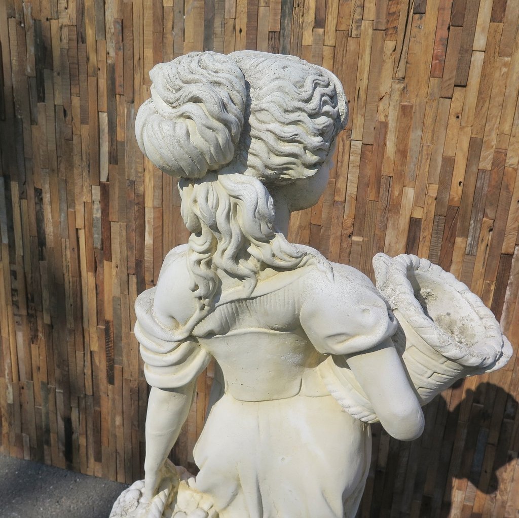 Wasserspeier Beton Frau mit Körben 1,38 m
