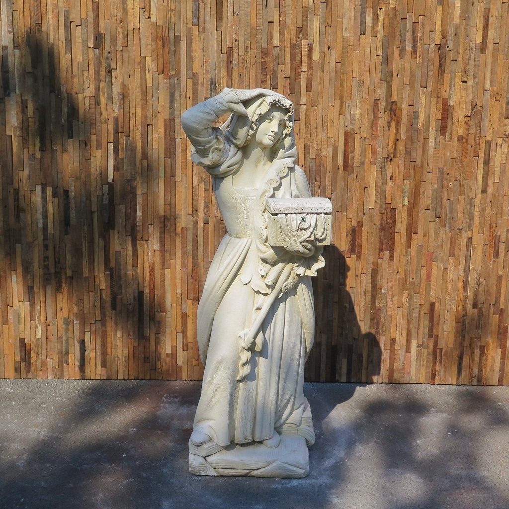 Wasserspeier Beton Frau mit Kästchen 1,42 m