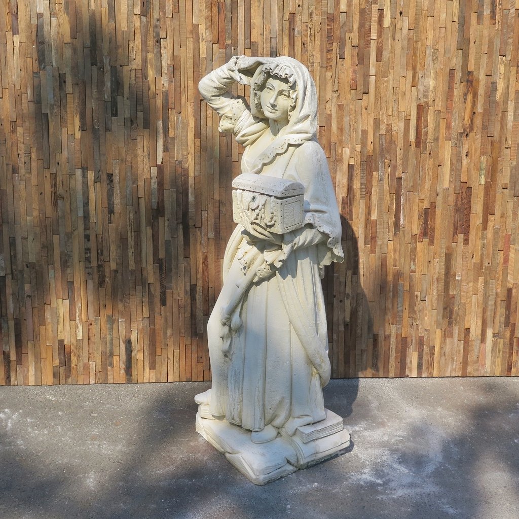 Wasserspeier Beton Frau mit Kästchen 1,42 m