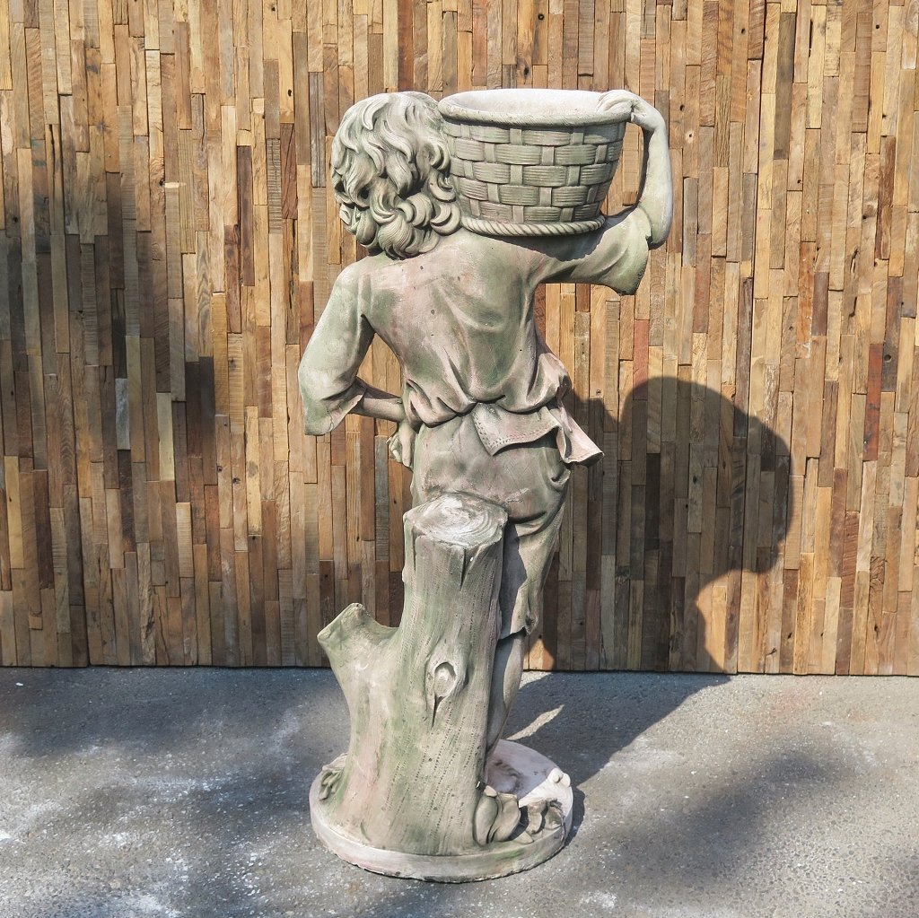 Wasserspeier Beton Junge mit Korb 1,10 m
