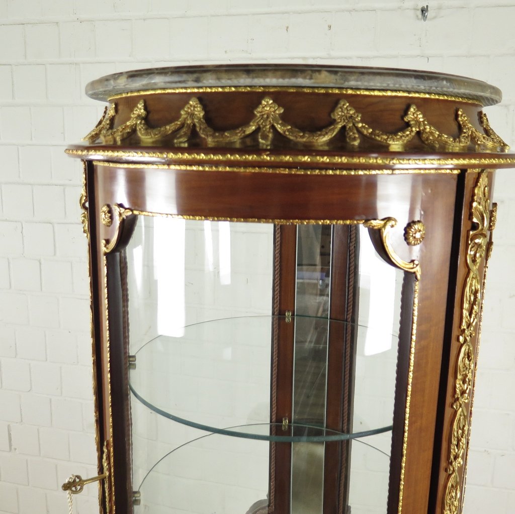 Vitrine Schaukasten Barockstil Nussbaum Marmor 1,47 m