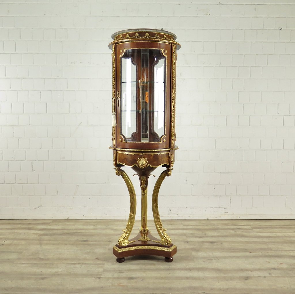 Vitrine Schaukasten Barockstil Nussbaum Marmor 1,47 m