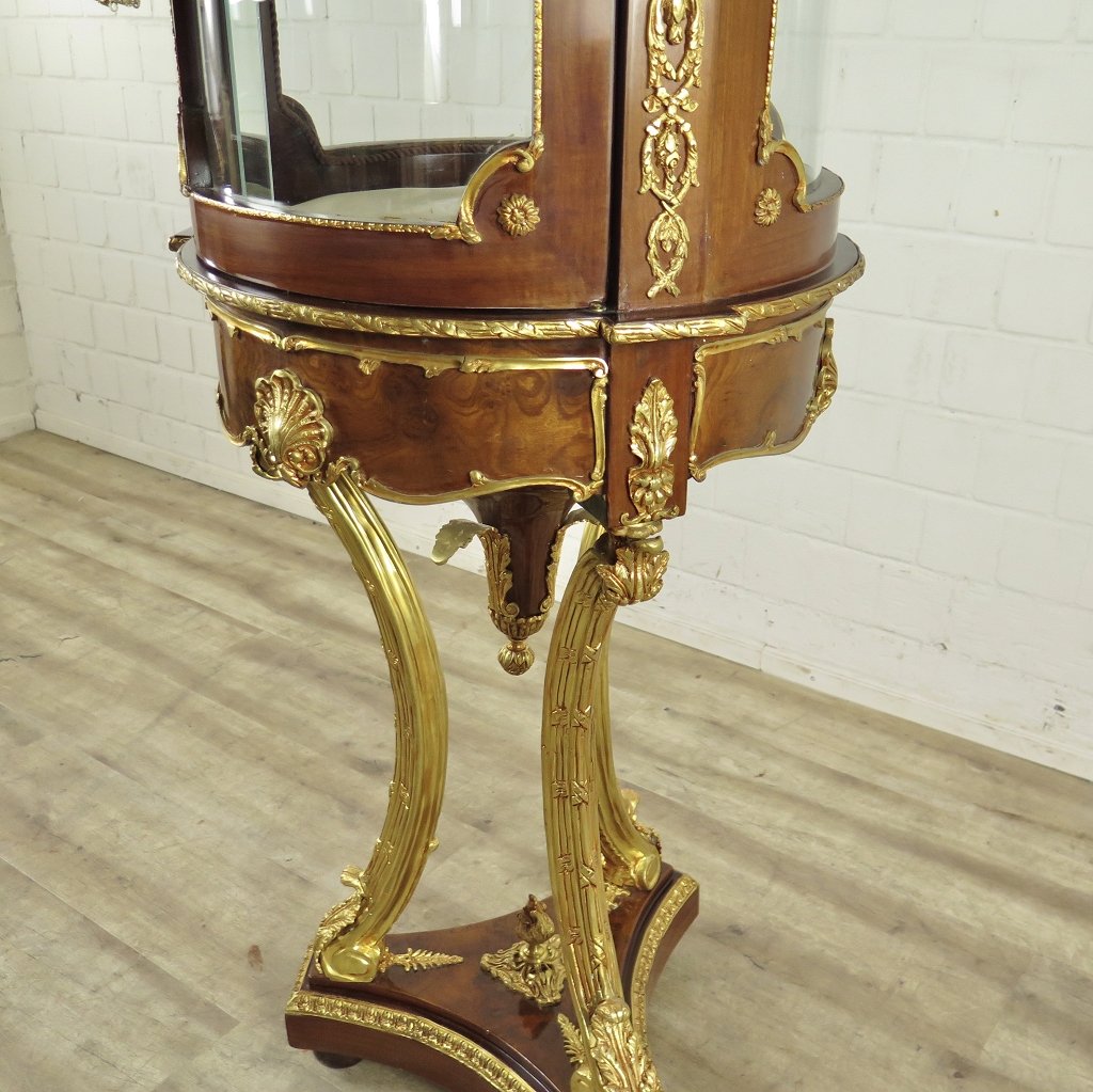 Vitrine Schaukasten Barockstil Nussbaum Marmor 1,47 m