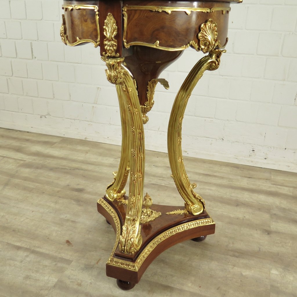 Vitrine Schaukasten Barockstil Nussbaum Marmor 1,47 m