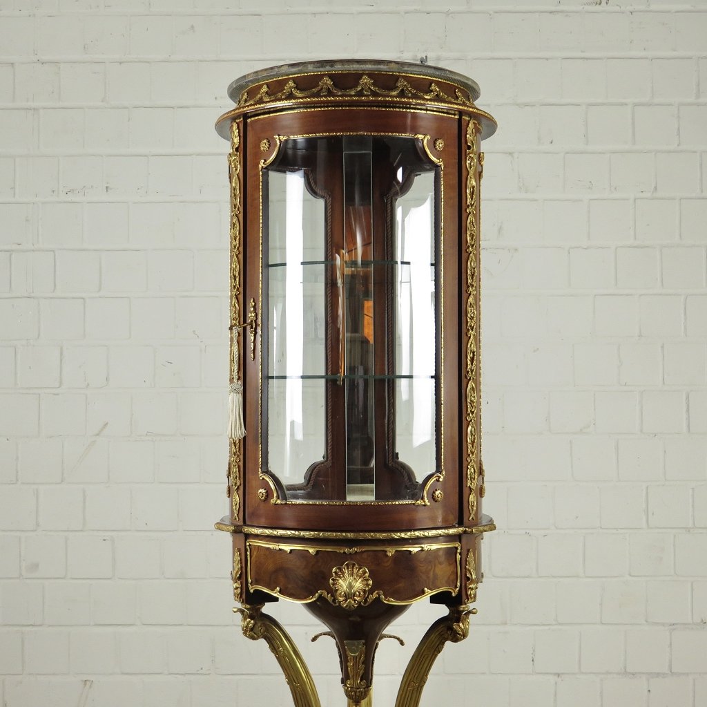 Vitrine Schaukasten Barockstil Nussbaum Marmor 1,47 m