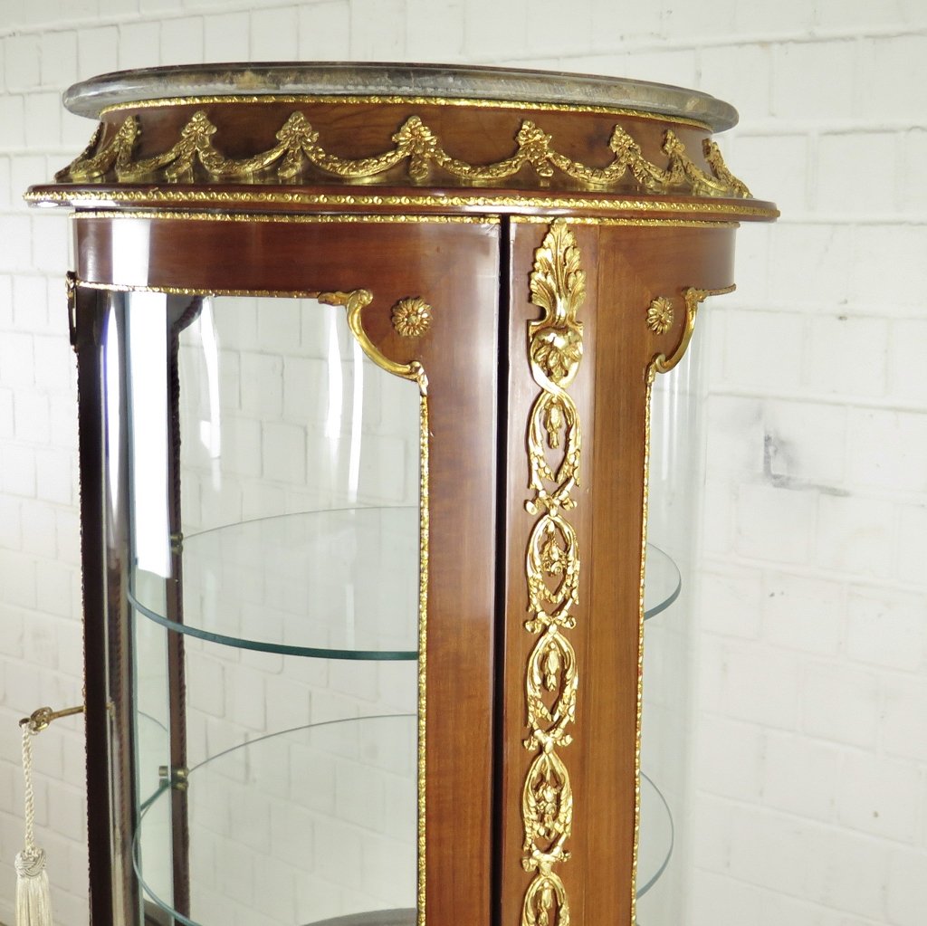 Vitrine Schaukasten Barockstil Nussbaum Marmor 1,47 m