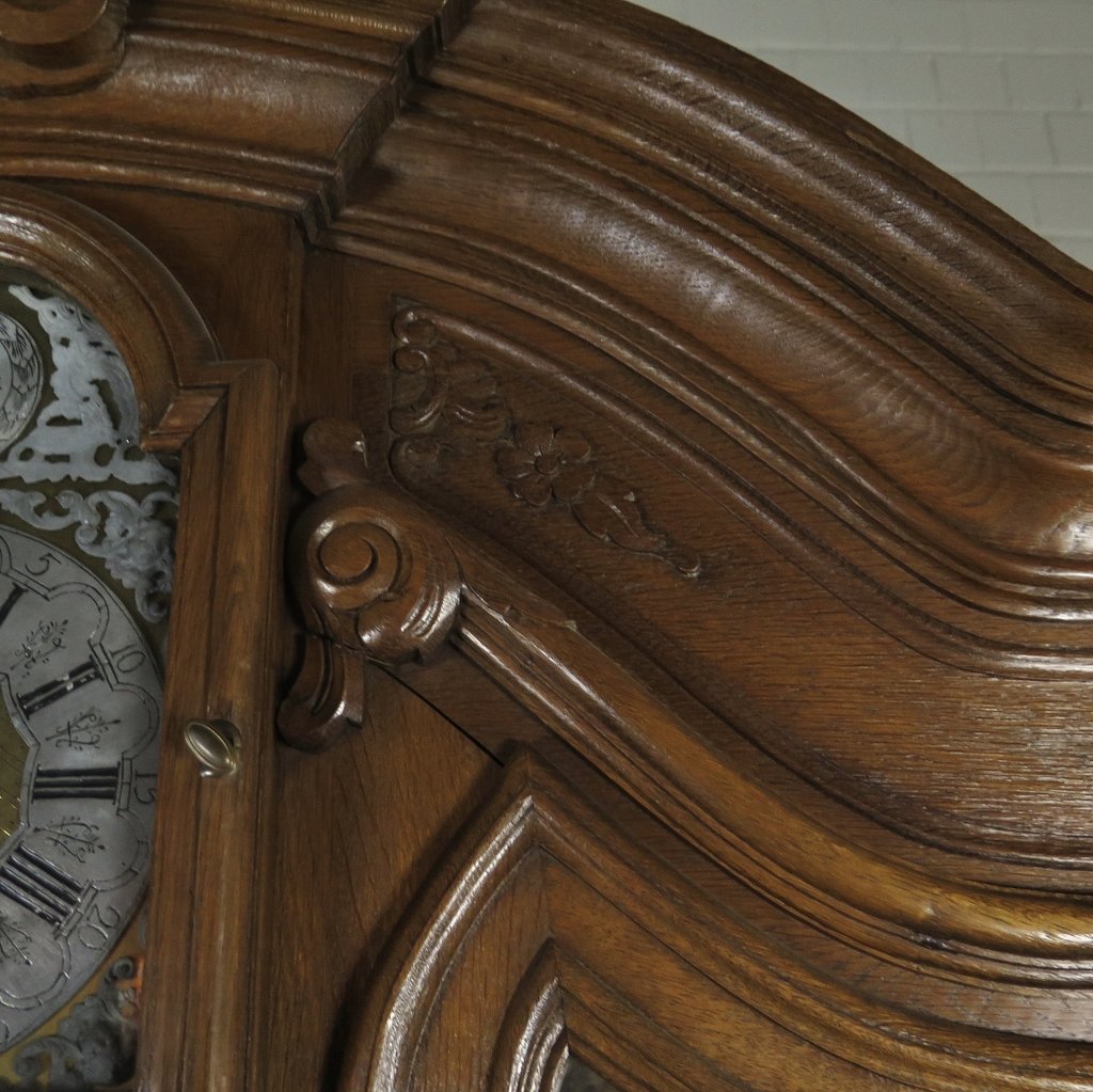 Vitrine mit Uhr Schrank Neubarock Eiche 1,90 m