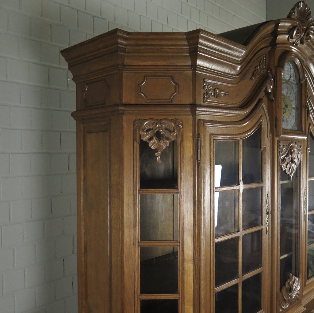 Vitrine mit Uhr Schrank Neubarock Eiche 1,90 m