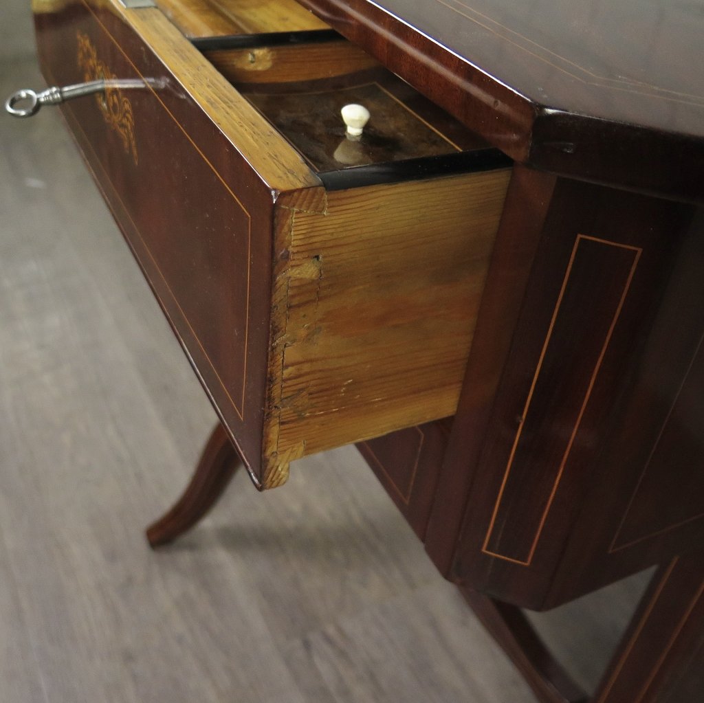 Nähtisch Biedermeier 1820 Mahagoni