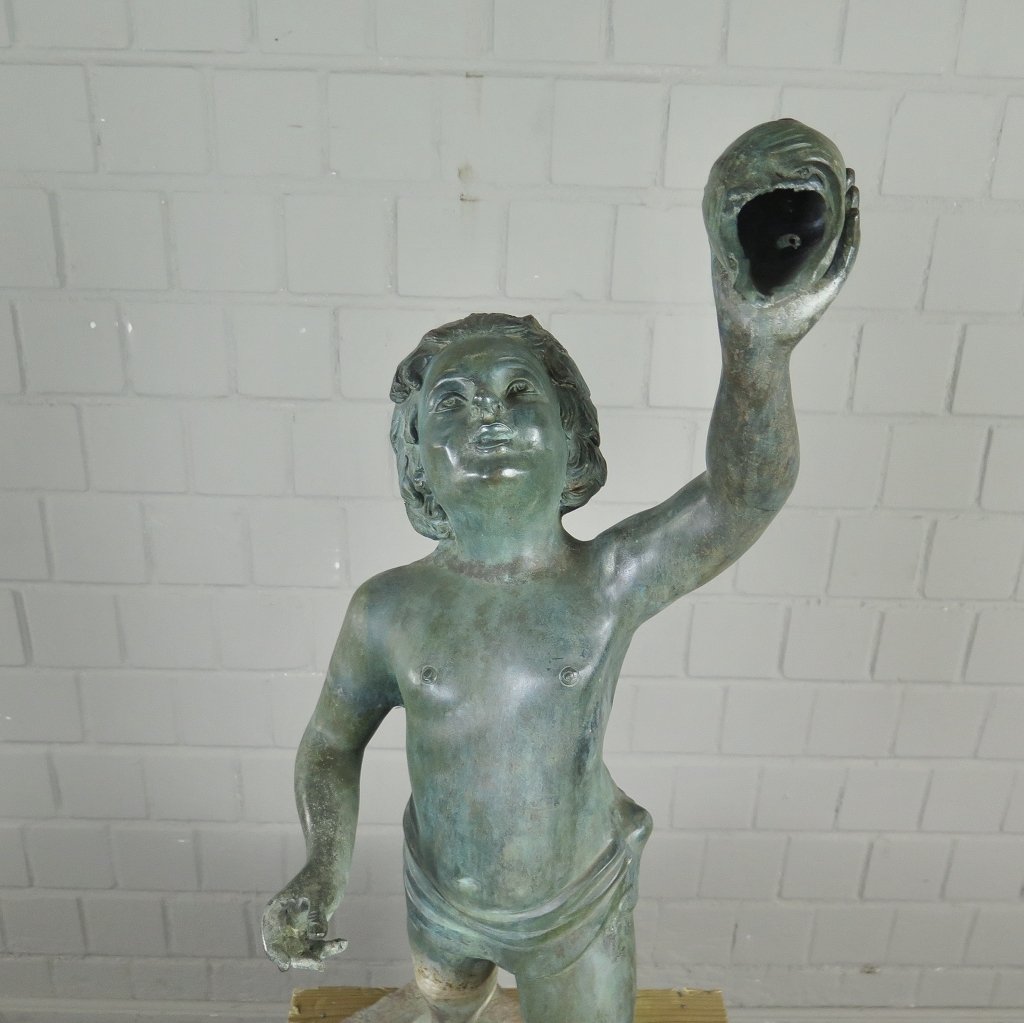 Wasserspeier Wasserspiel Putte mit Muschel Bronze 0,87 m