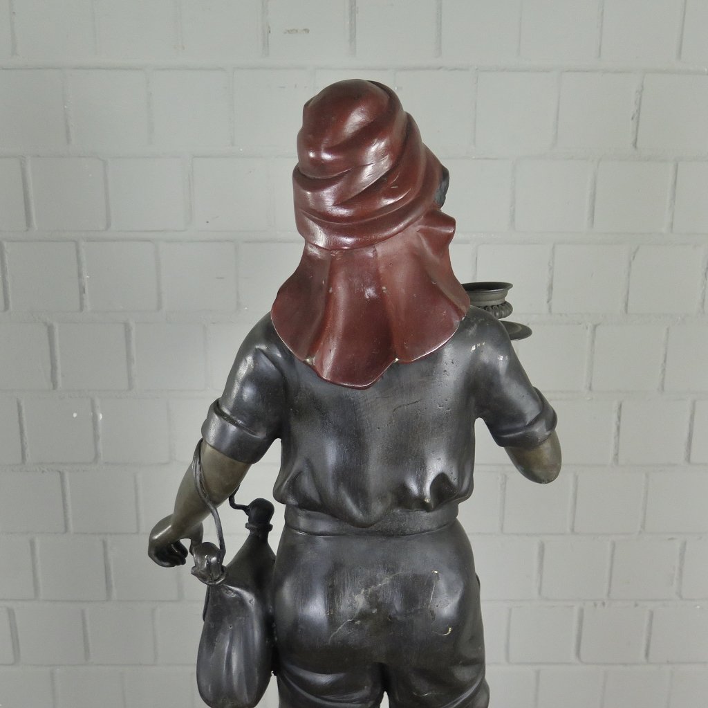 Kerzenständer Kandelaber Skulptur Figur mit Tasche Bronze 1,02 m