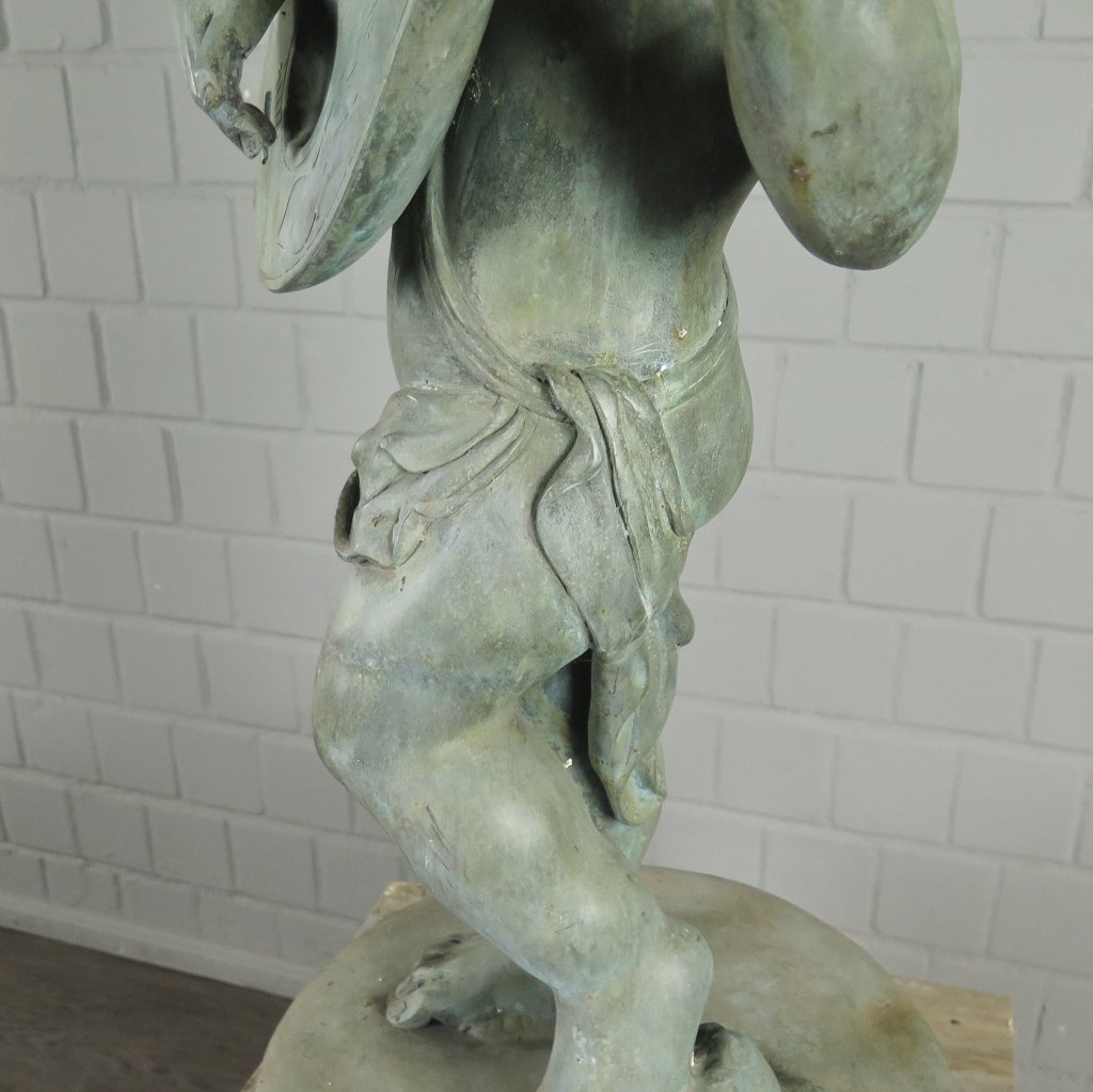 Skulptur Dekoration Putte mit Laute Bronze 0,84 m