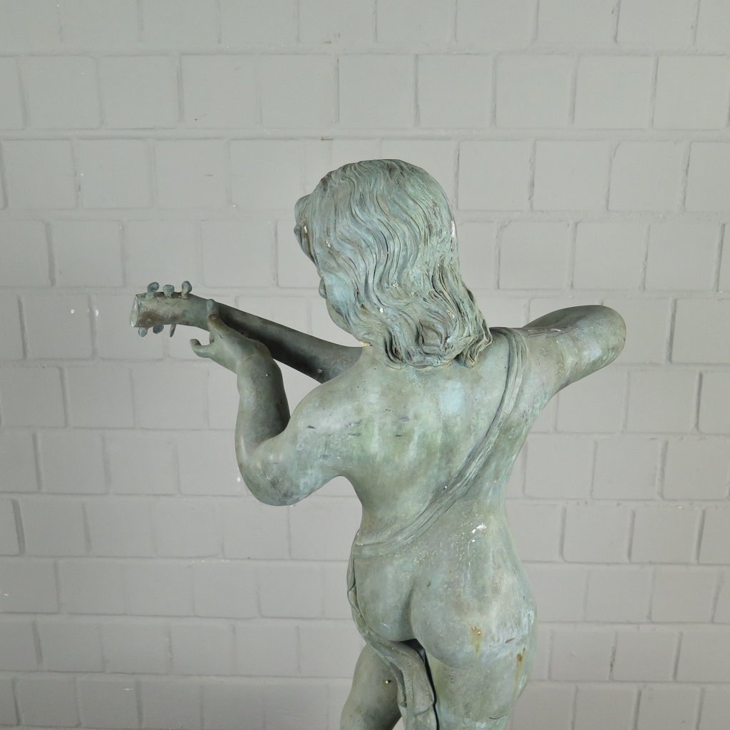 Skulptur Dekoration Putte mit Laute Bronze 0,84 m