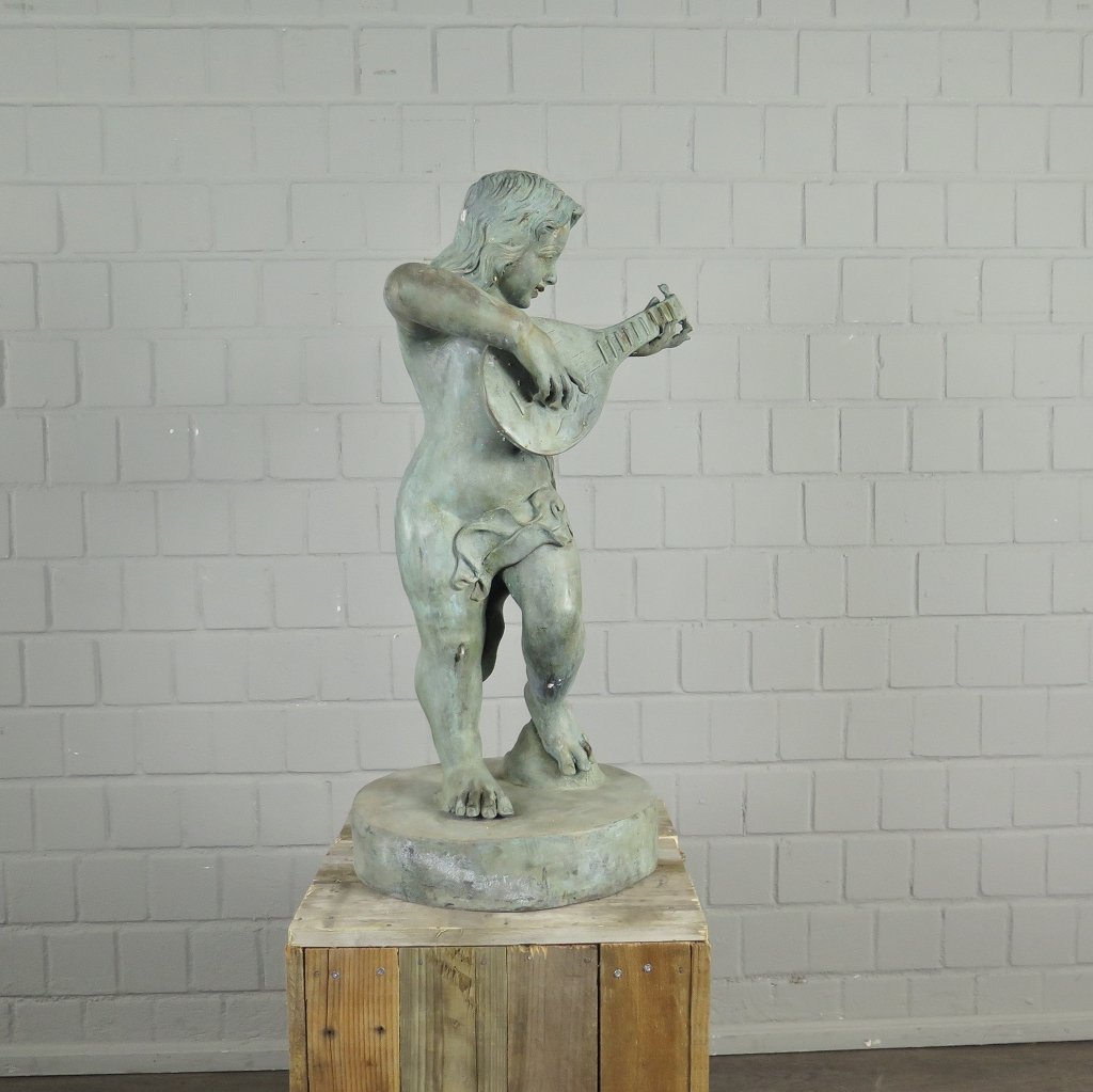 Skulptur Dekoration Putte mit Laute Bronze 0,84 m