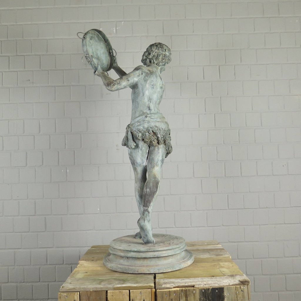 Skulptur Dekoration Musiker mit Tamburin Bronze 1,40 m