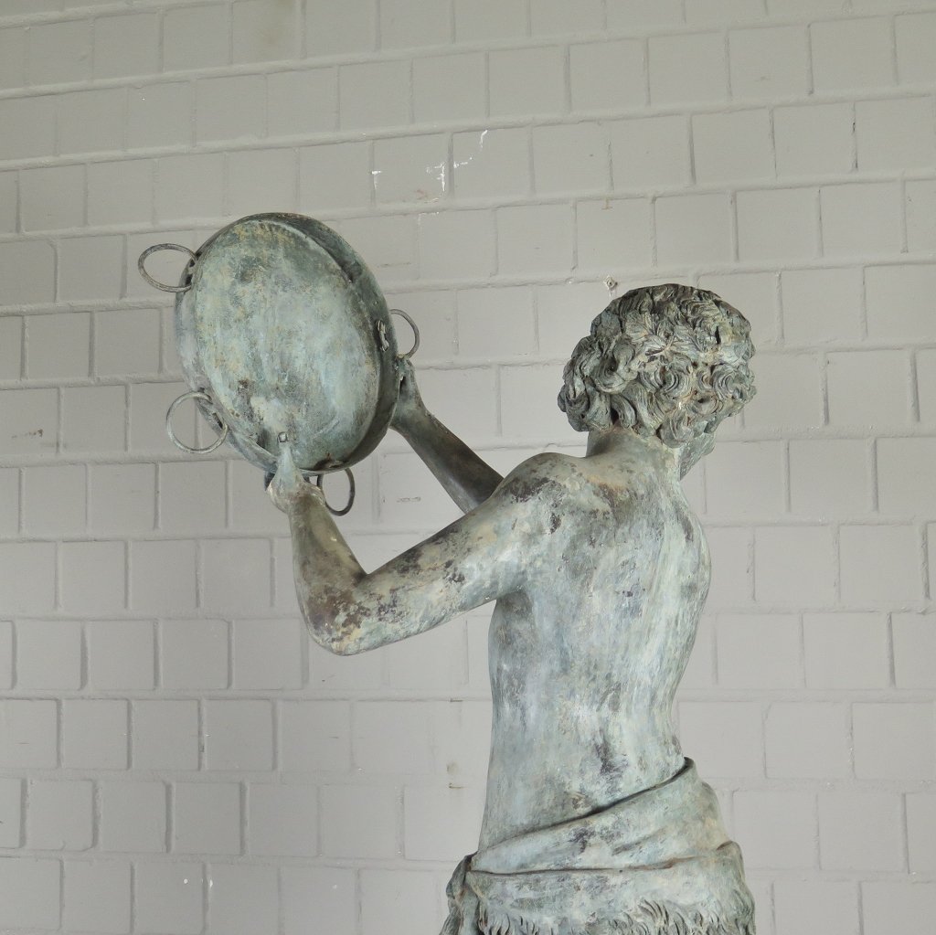 Skulptur Dekoration Musiker mit Tamburin Bronze 1,40 m