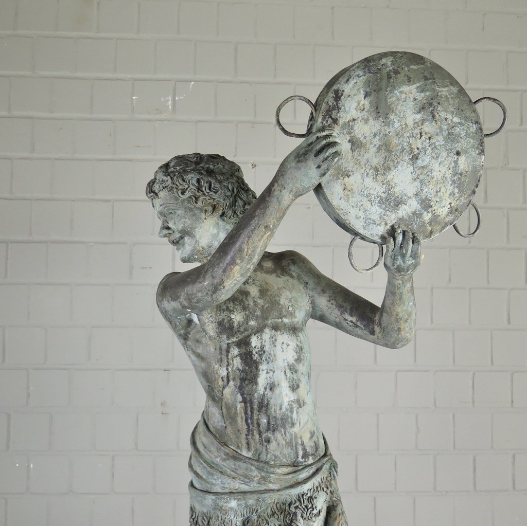 Skulptur Dekoration Musiker mit Tamburin Bronze 1,40 m