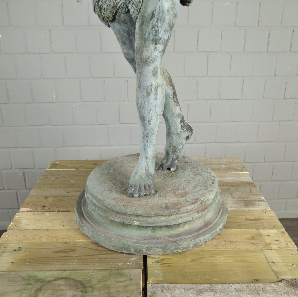 Skulptur Dekoration Musiker mit Tamburin Bronze 1,40 m