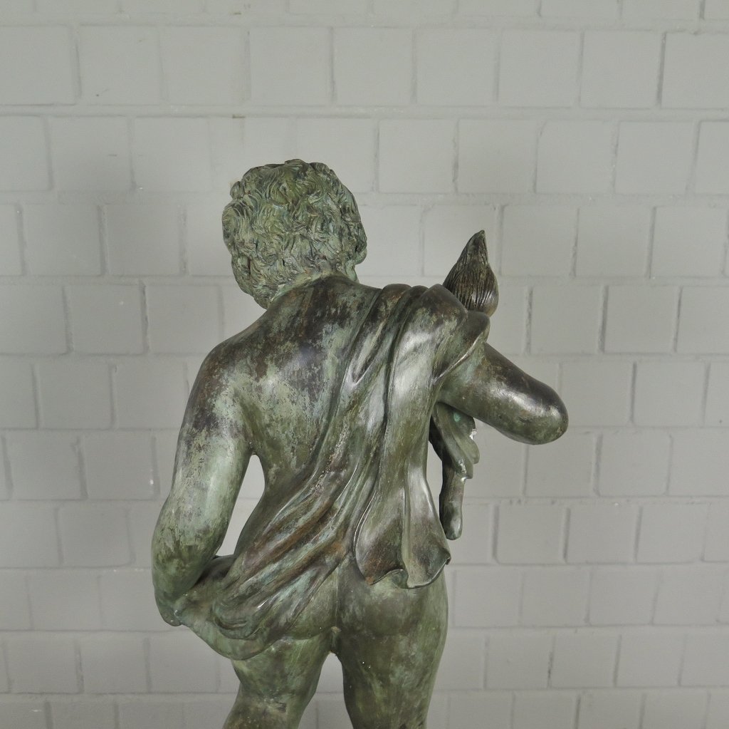 Skulptur Dekoration Putte mit Fackel Bronze 0,77 m