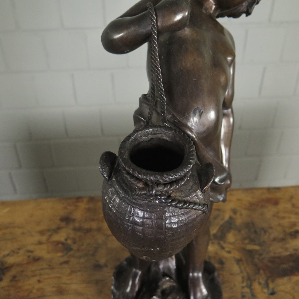 Skulptur Dekoration Putte mit Krug Bronze 0,43 m