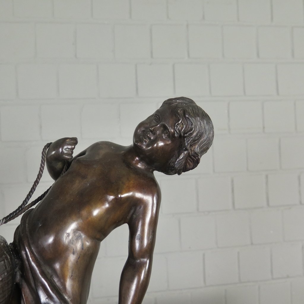 Skulptur Dekoration Putte mit Krug Bronze 0,43 m