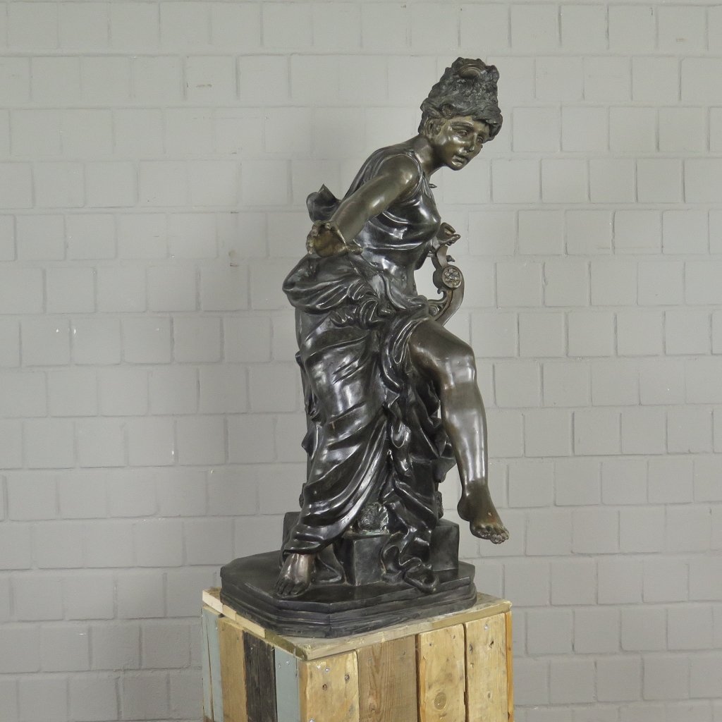 Skulptur Dekoration Frau mit Leier Bronze 0,97 m