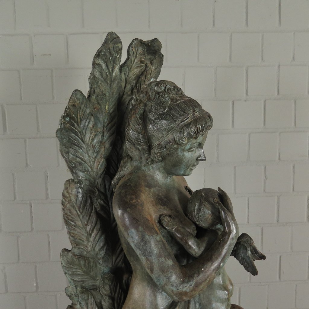 Skulptur Dekoration Frau mit Putte Bronze 1,09 m