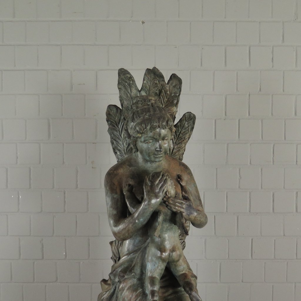 Skulptur Dekoration Frau mit Putte Bronze 1,09 m