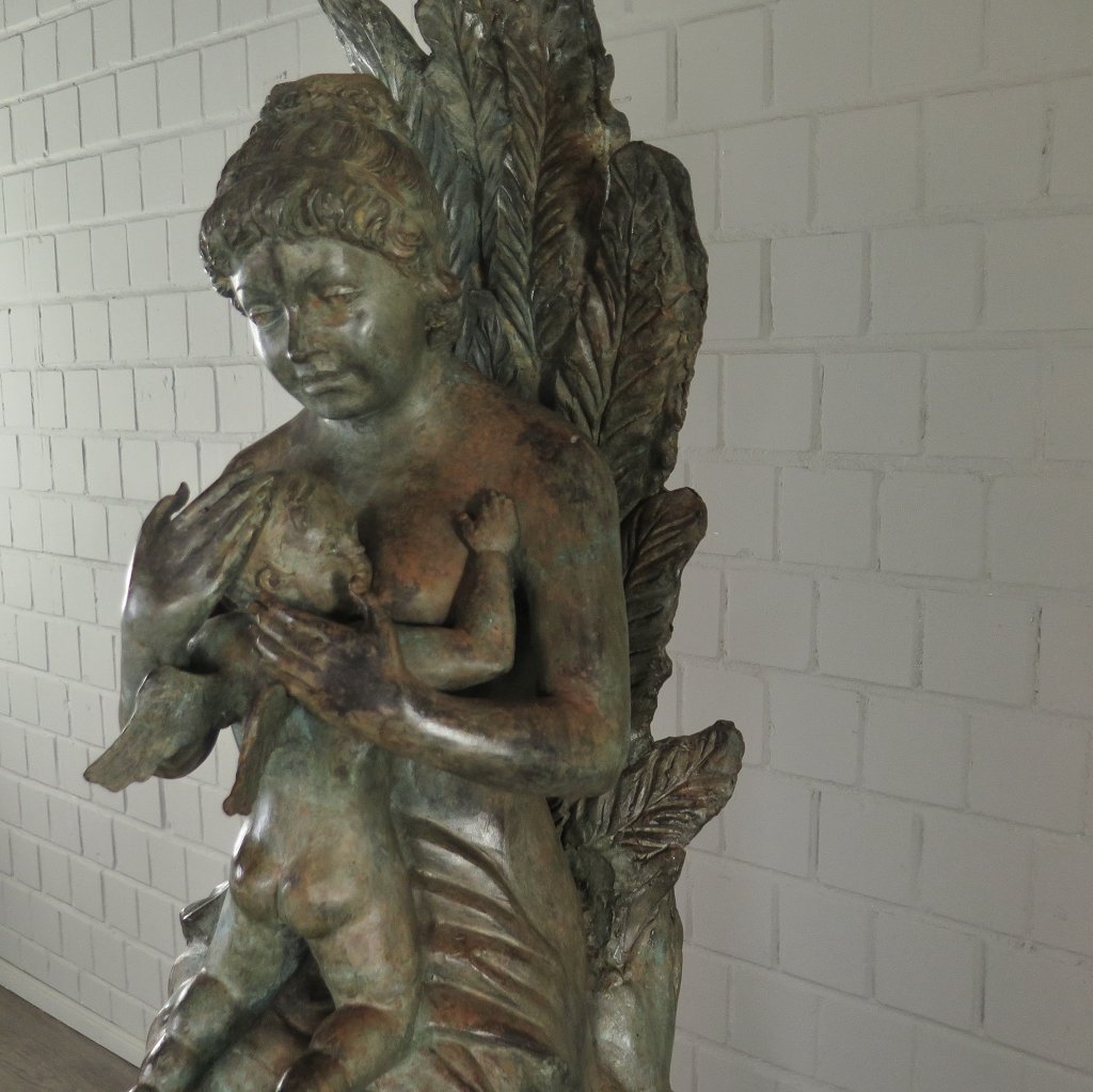Skulptur Dekoration Frau mit Putte Bronze 1,09 m
