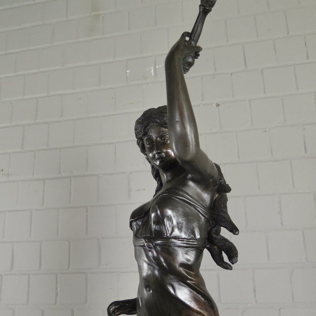 Skulptur Dekoration Nymphe mit Putte Bronze 1,38 m