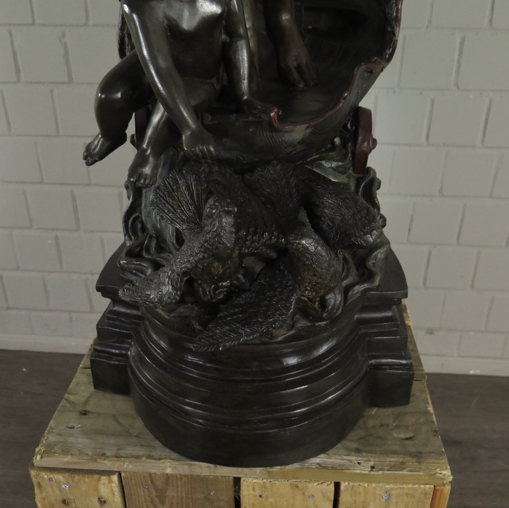 Skulptur Dekoration Nymphe mit Putte Bronze 1,38 m