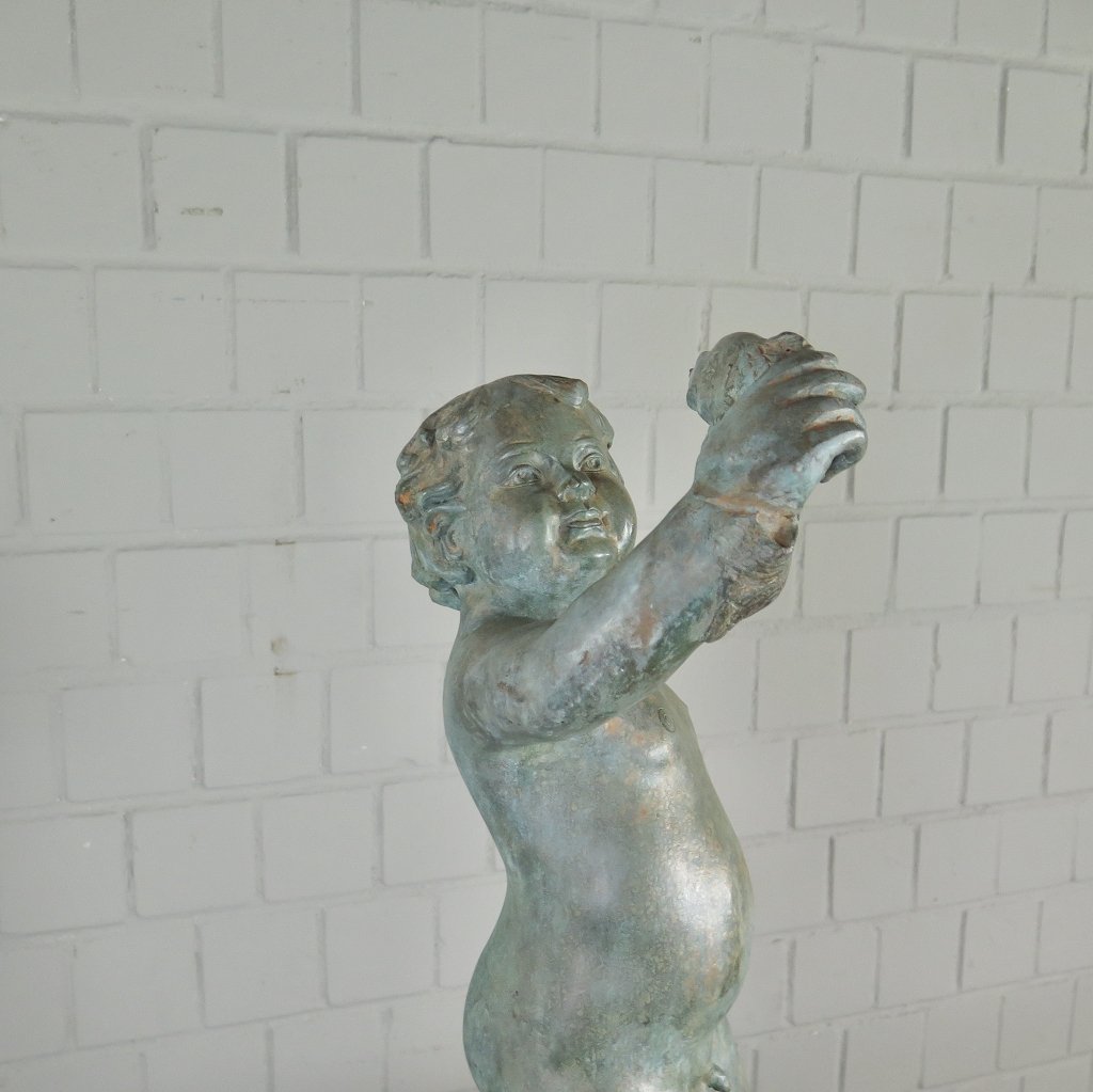 Wasserspeier Wasserspiel Putte mit Fisch Bronze 0,70 m