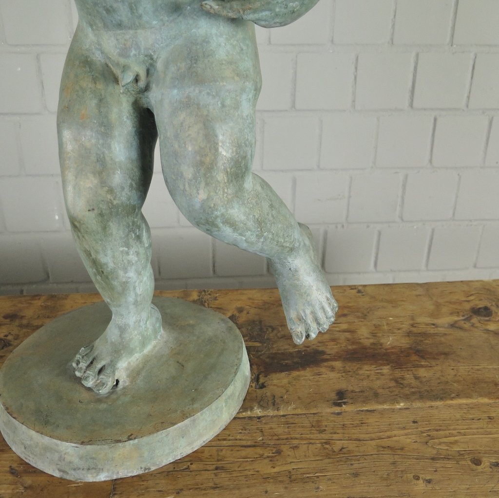 Wasserspeier Wasserspiel Putte mit Fisch Bronze 0,70 m