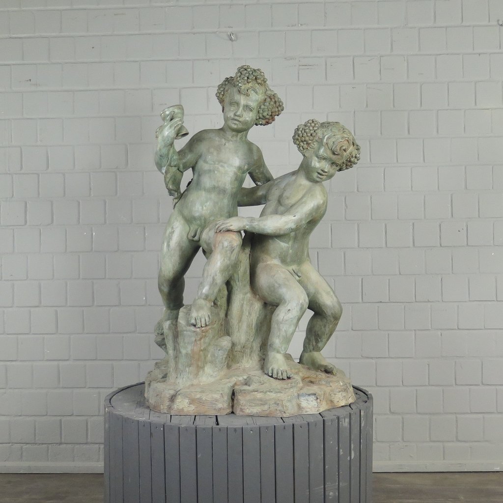 Skulptur Dekoration Putten mit Wein 1,13 m Bronze