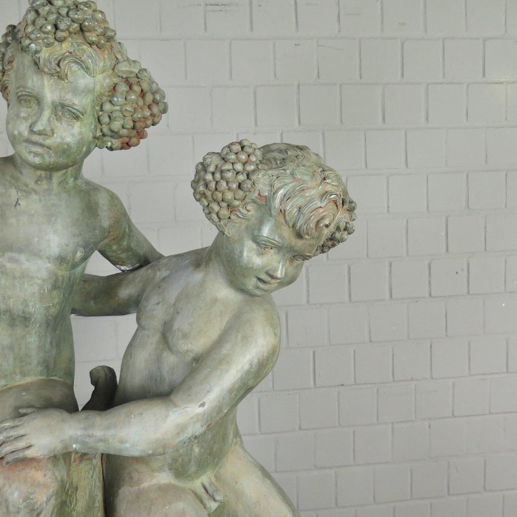 Skulptur Dekoration Putten mit Wein 1,13 m Bronze