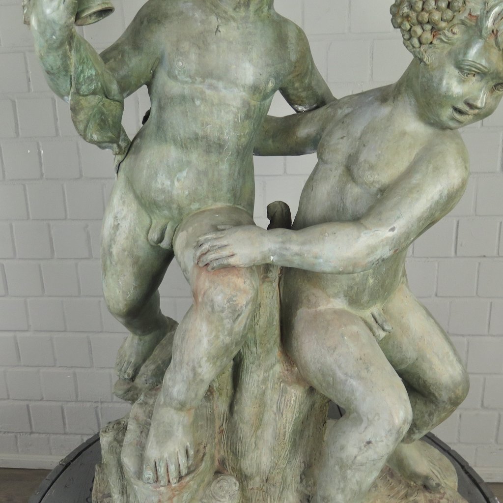 Skulptur Dekoration Putten mit Wein 1,13 m Bronze