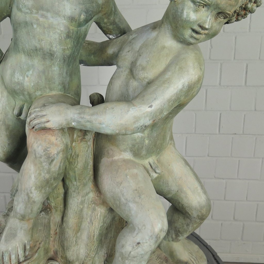 Skulptur Dekoration Putten mit Wein 1,13 m Bronze