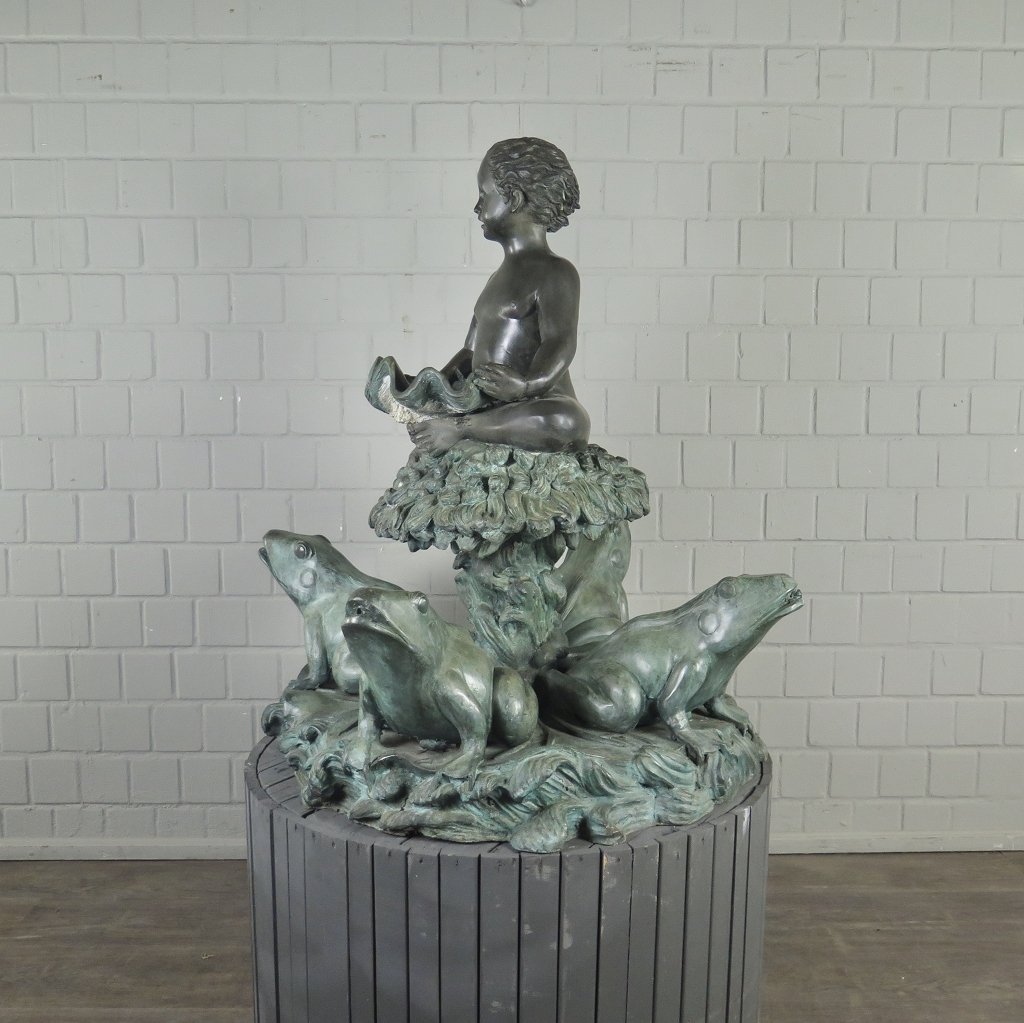 Wasserspeier Wasserspiel Putte mit Fröschen Bronze 1,10 m