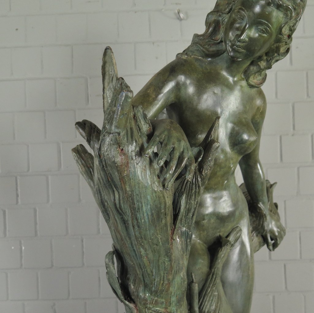 Wasserspeier Wasserspiel Frau mit Wasserkübel Bronze 1,22 m