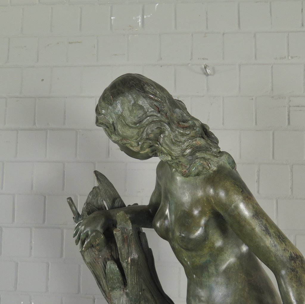 Wasserspeier Wasserspiel Frau mit Wasserkübel Bronze 1,22 m
