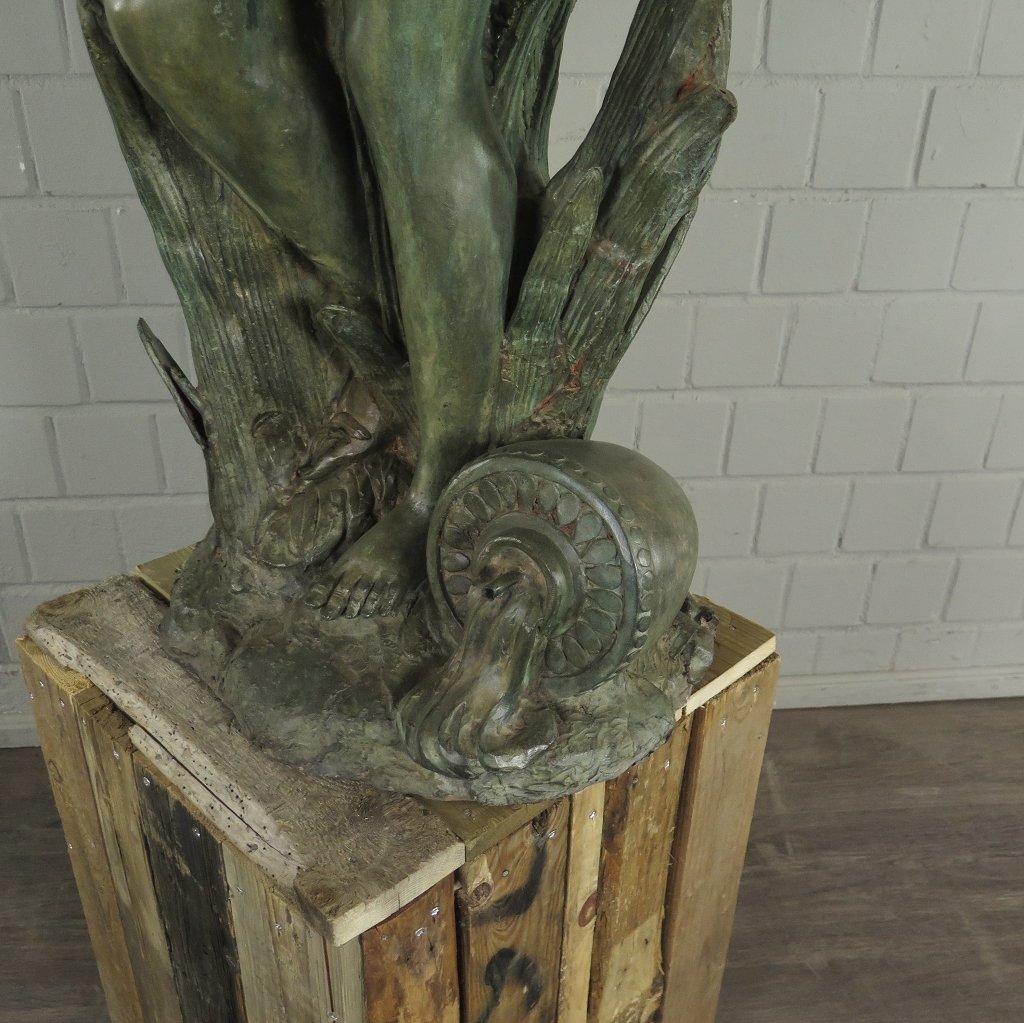 Wasserspeier Wasserspiel Frau mit Wasserkübel Bronze 1,22 m