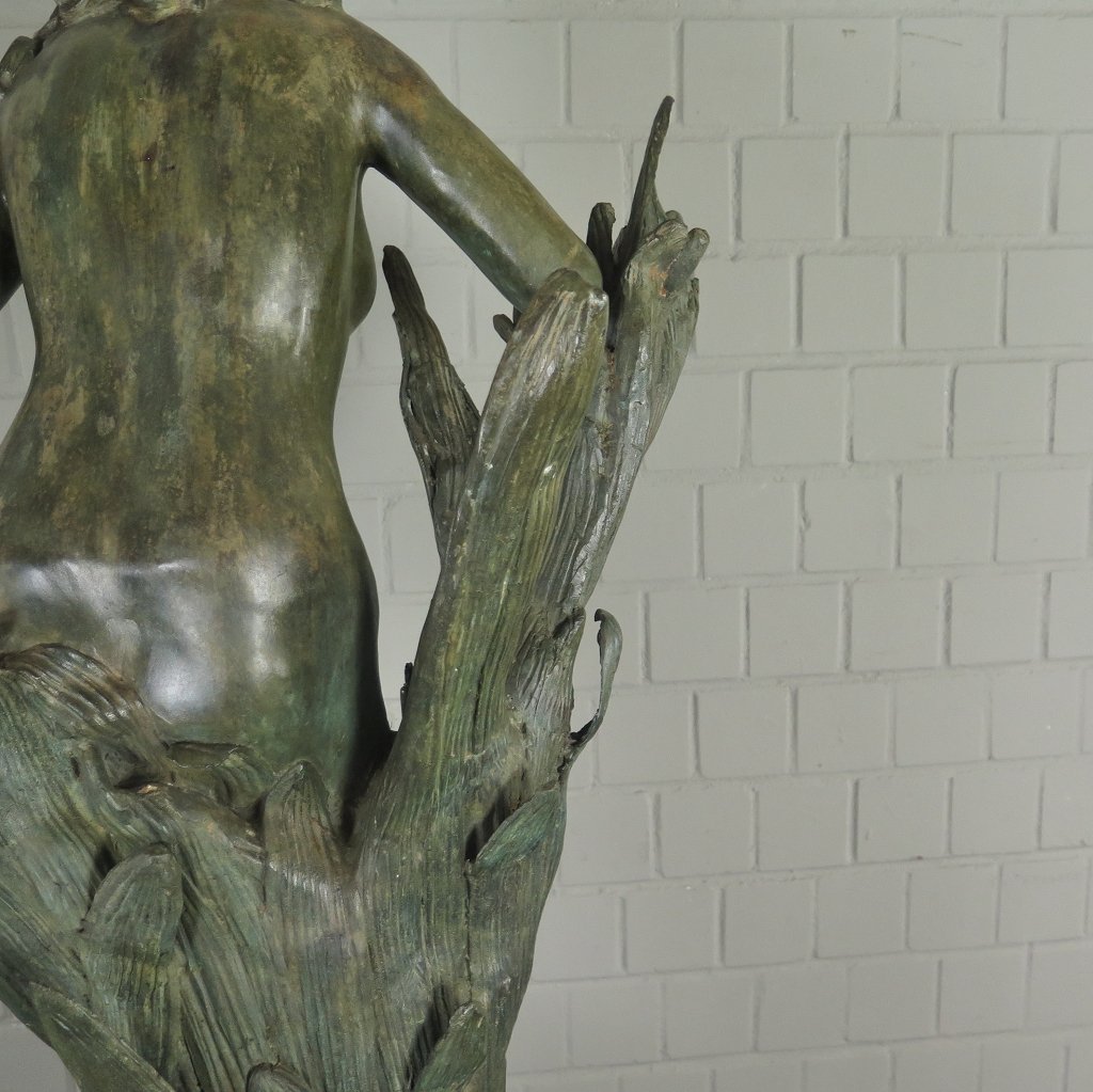 Wasserspeier Wasserspiel Frau mit Wasserkübel Bronze 1,22 m