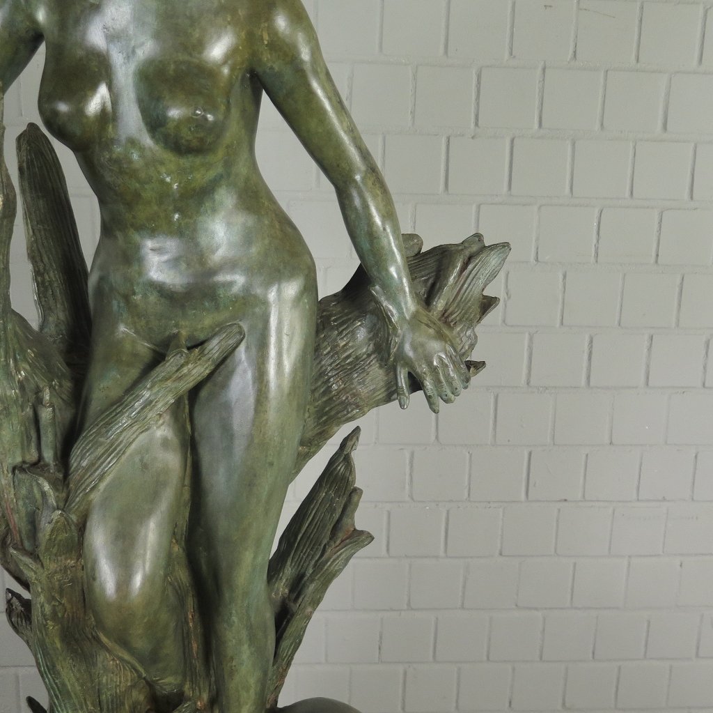 Wasserspeier Wasserspiel Frau mit Wasserkübel Bronze 1,22 m
