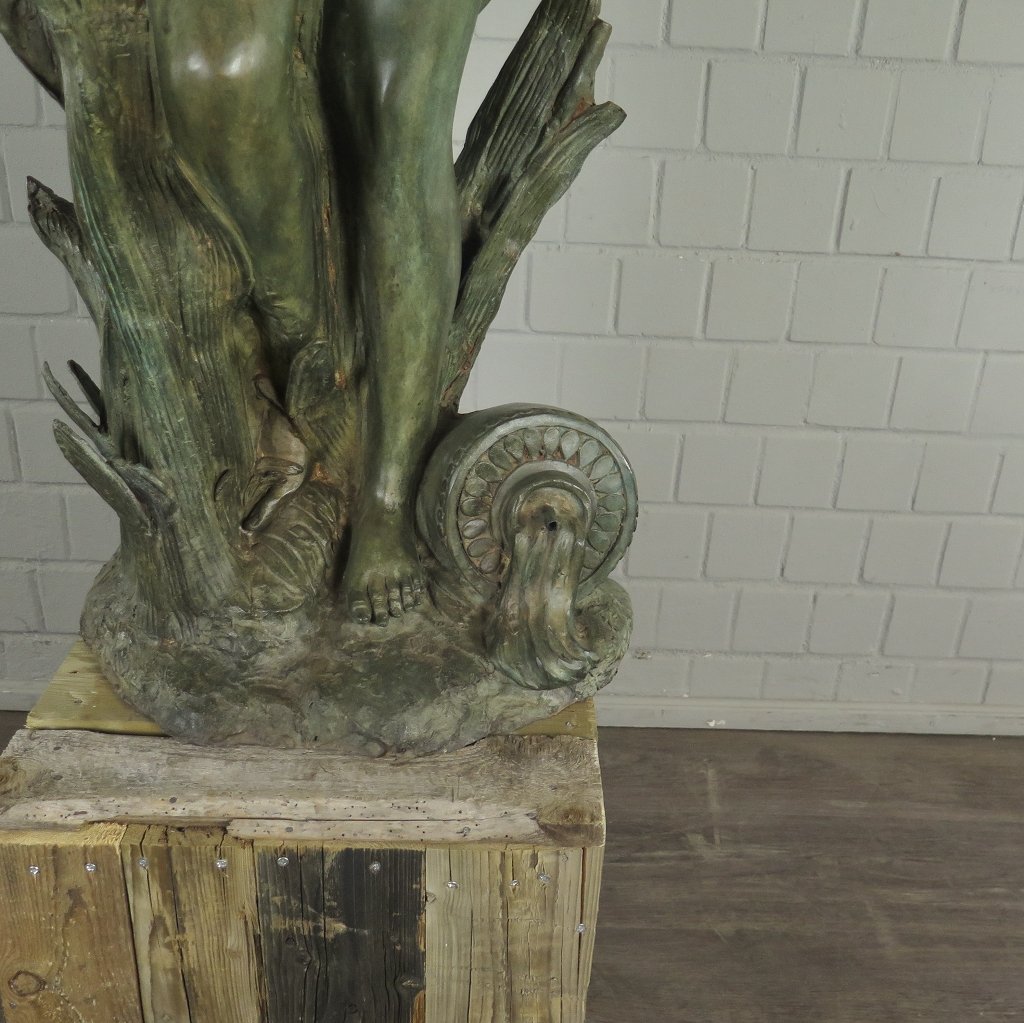 Wasserspeier Wasserspiel Frau mit Wasserkübel Bronze 1,22 m