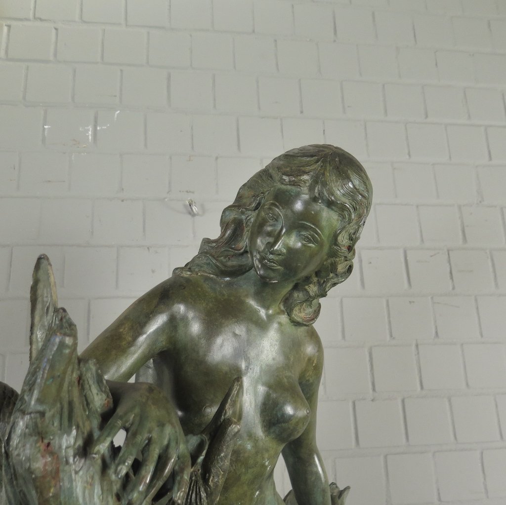 Wasserspeier Wasserspiel Frau mit Wasserkübel Bronze 1,22 m