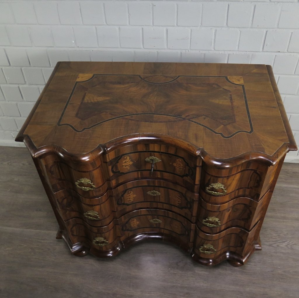 Kommode Barock 1770 Nussbaum
