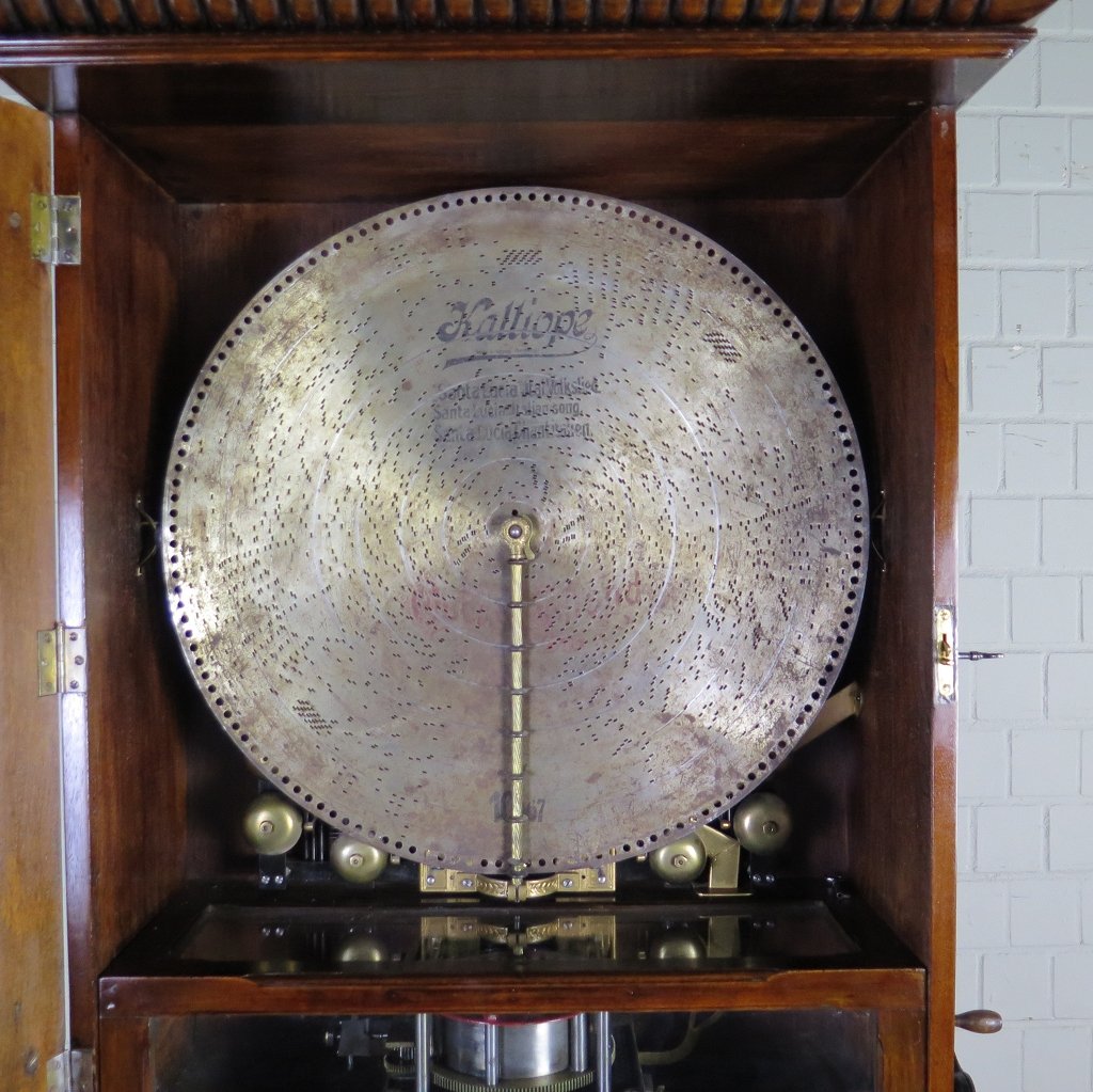 Spieluhr mit Glockenspiel Gründerzeit 1880 Nussbaum
