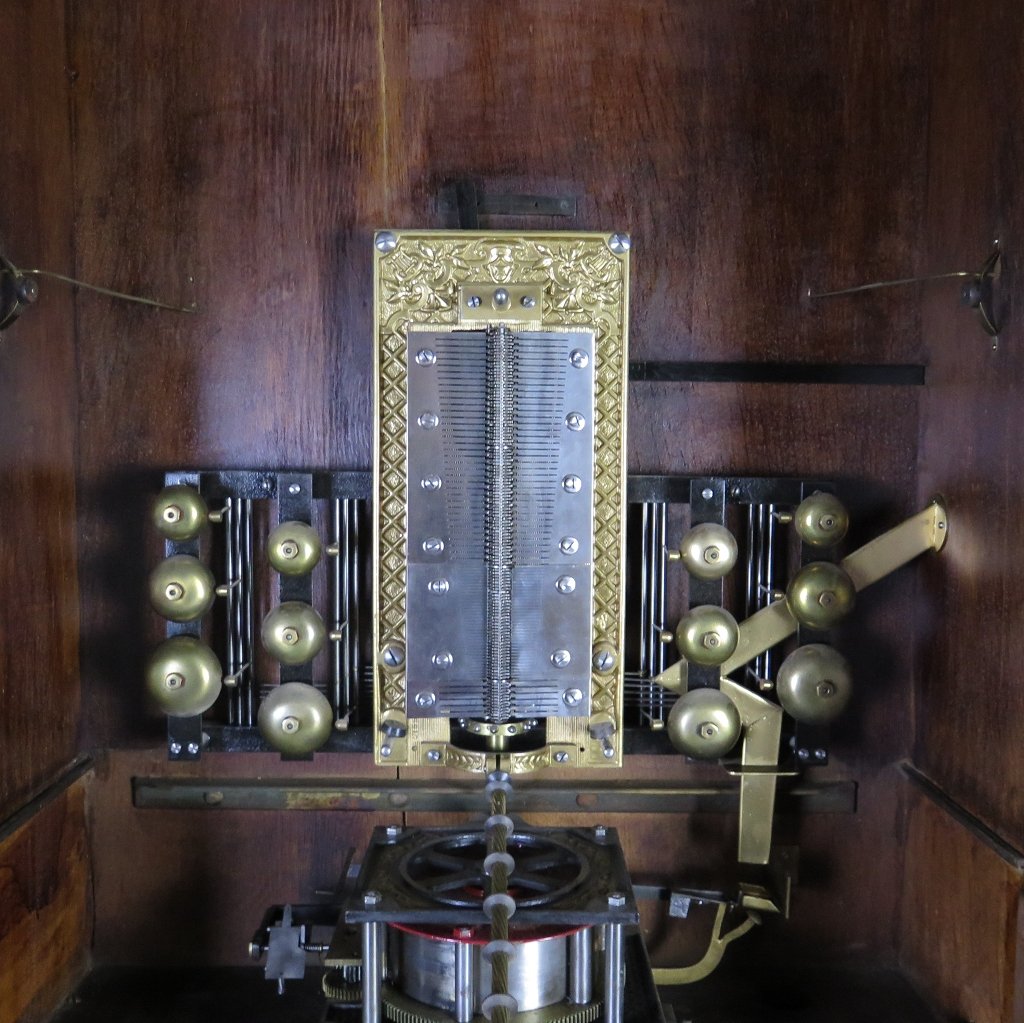 Spieluhr mit Glockenspiel Gründerzeit 1880 Nussbaum