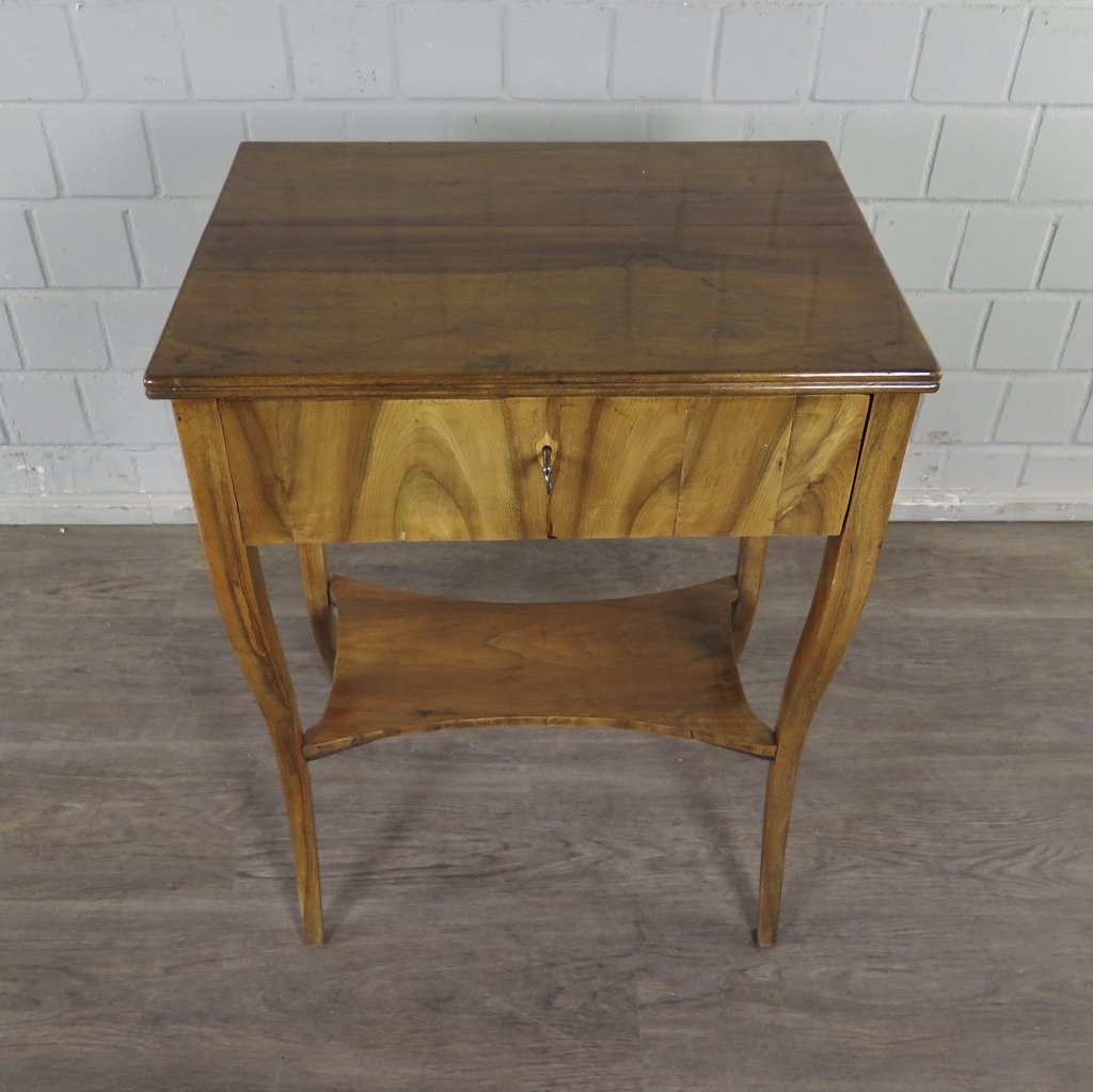 Nähtisch Biedermeier 1820 Nussbaum